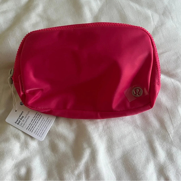 🆕 Lululemon Everywhere Belt Bag - Lip Gloss - Picture 1 of 6